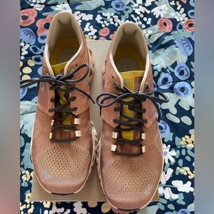 On Running Cloud X Mocha/Sand size 9